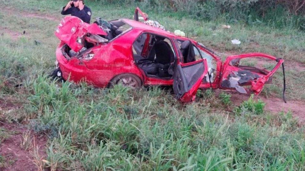 El Fiat Siena color rojo implicado en el choque fatal.