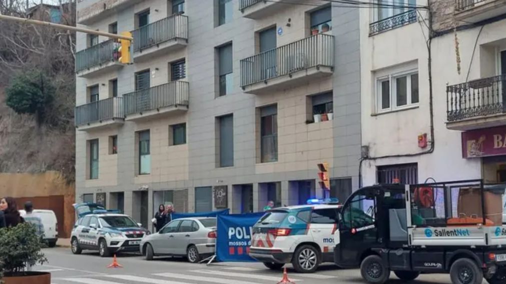 Una niña argentina de 12 años se habría arrojado de un tercer piso en Barcelona.