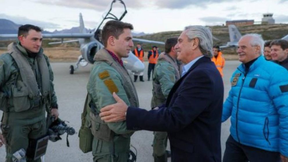 Alberto Fernández arribó a la Base Marambio y hablará por cadena nacional.
