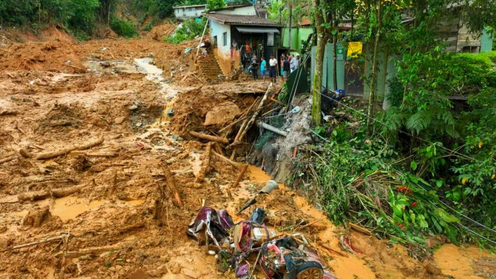Al menos 44 muertos en Brasil: siguen buscando sobrevivientes.