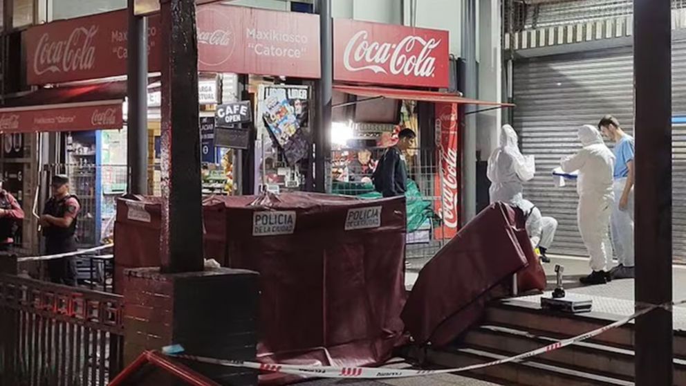 El ataque fue en la boca de subte cuando la víctima estaba durmiendo.