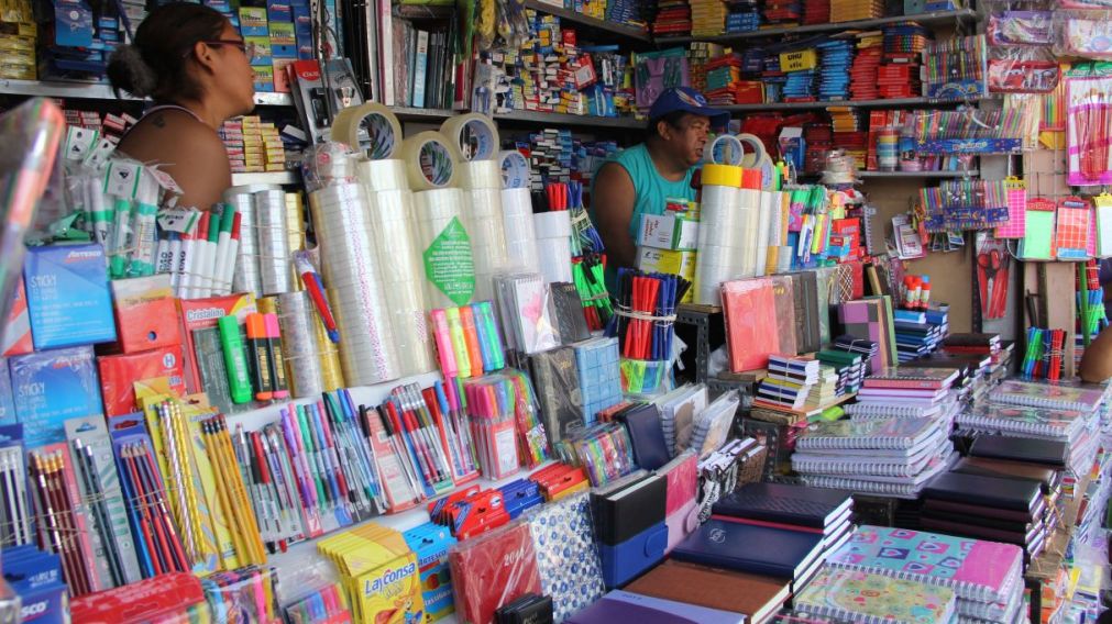 Las ofertas son varias, incluyen artículos de librería, electrónica, indumentaria y calzado.