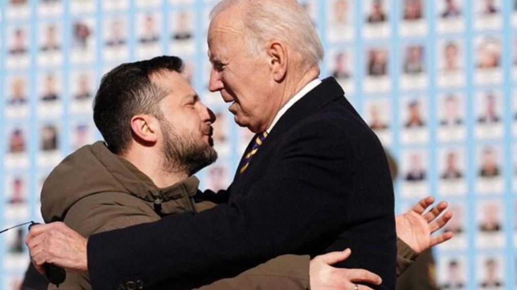 Volodimir Zelenski y Joe Biden se mostraron juntos este lunes en Kiev, la capital de Ucrania (Gentileza AFP).