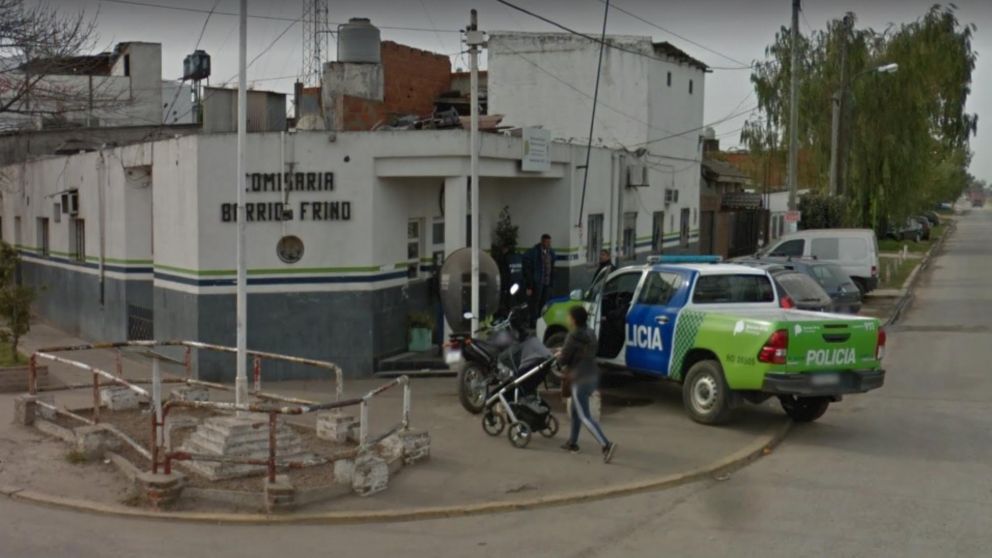 Los integrantes de la comisaría de Barrio Frino buscan al responsable del homicidio.
