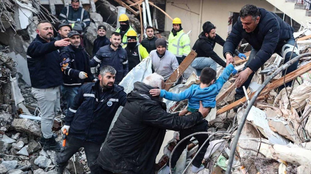 Contin�an las tareas de rescate en Turqu�a y Siria tras el Terremoto (Twitter).
