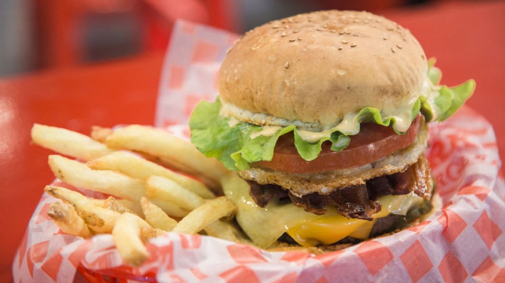 Un joven pidió una hamburguesa a través de una aplicación y se llevó una insólita sorpresa (Imagen ilustrativa).