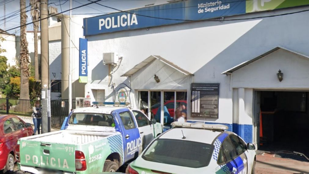 Efectivos de la comisaría de Villa Tesei buscan a los autores del crimen de Matías Nahuel Díaz (Google Street View).
