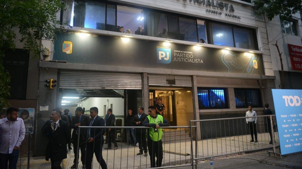 Matheu 130 reluciente ante la llegada de los nombres estelares del Frente de Todos ( Crónica/ Hernán Nersesian).