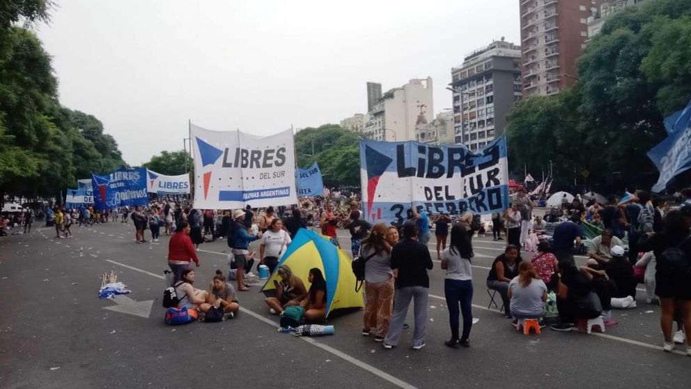 Piqueteros contin�an con el acampe en la 9 de Julio (Gentileza Libres del Sur).
