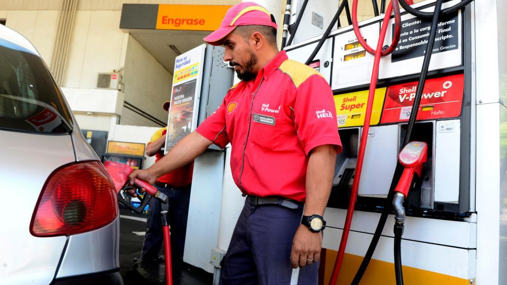 Shell anunció un nuevo aumento del 4% promedio en sus combustibles (Crónica/Jonatan Moreno).