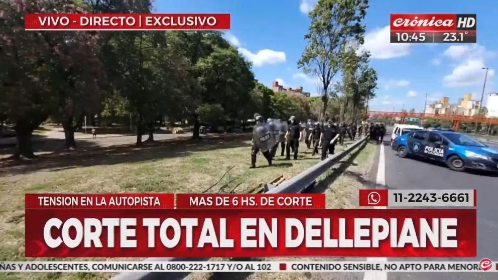 Un operativo policial desalojaba a vecinos de Villa Lugano que cortaron Dellepiane (Crónica HD).