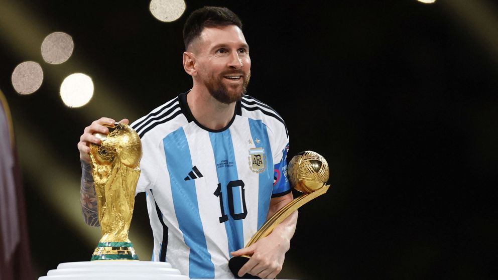 Un usuario de Twitter asegura que Lionel Messi "apareció" cerca suyo y lo fotografió.