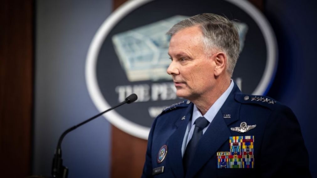 El general Glen VanHerck, jefe del Comando de Defensa Aeroespacial, es uno de los encargados de vigilar el espacio aéreo de Estados Unidos.
