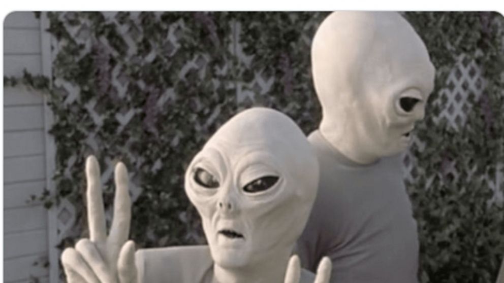 Los mejores memes tras el avistamiento de OVNIs.