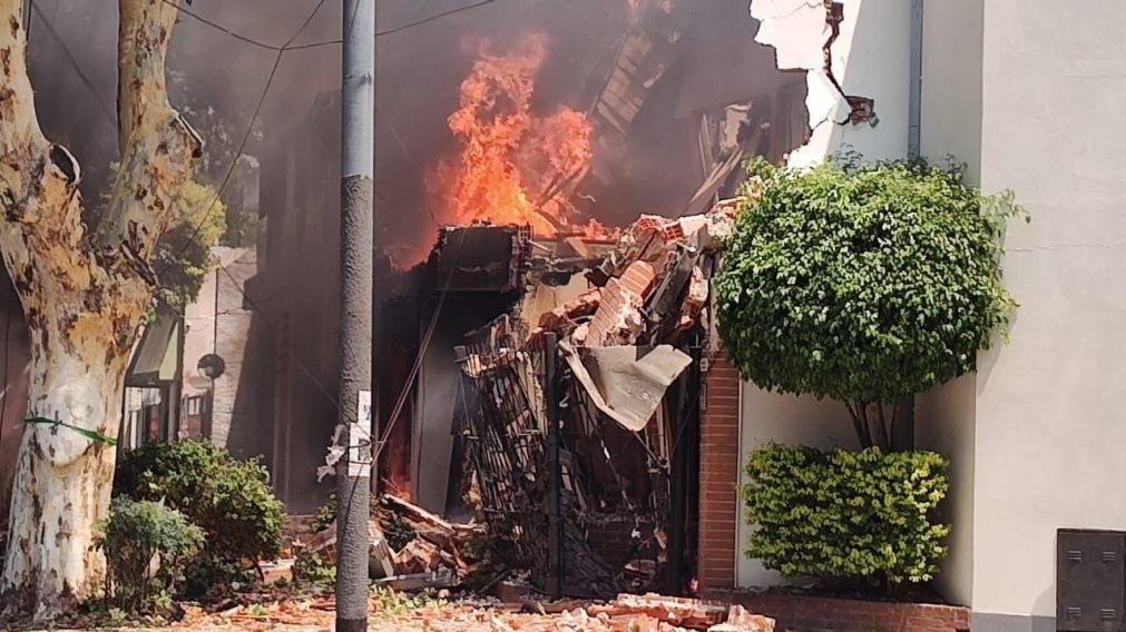 La explosión causó varios destrozos en la vivienda siniestrada (Twitter).