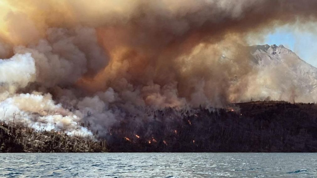 Hay focos "activos" de fuego en siete provincias (Télam).