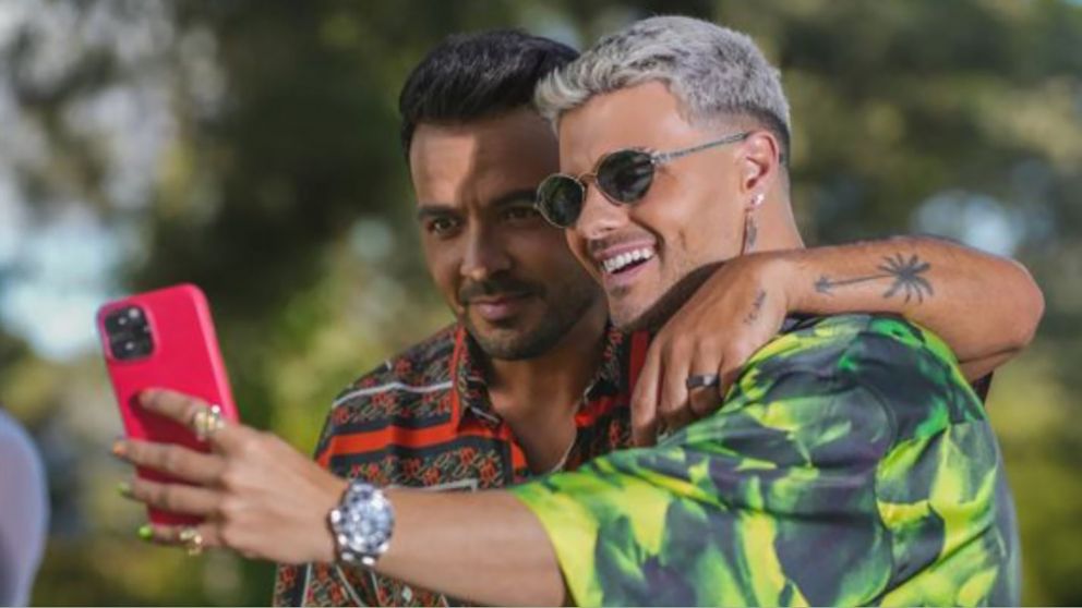 Abraham Mateo y Luis Fonsi le cantan al amor con su nuevo tema