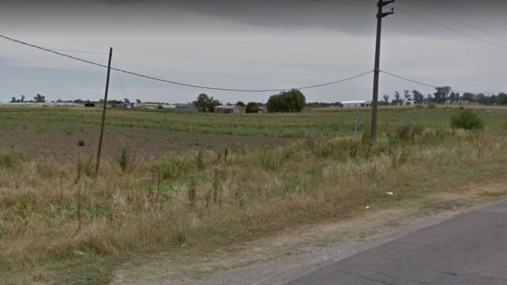 Los individuos huyeron por este campo, ubicado en las cercanías del escenario del asalto.