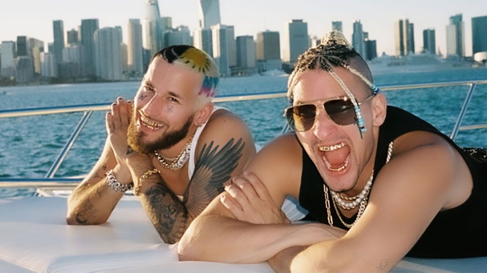 Mau y Ricky sorprenden con su lado más alocado en el nuevo sencillo "Miami"