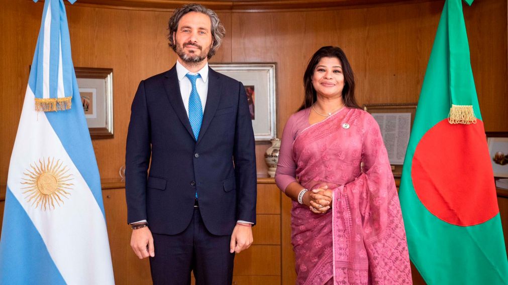 Cafiero recibió en su despacho a la embajadora de Bangladesh en Brasilia -con concurrencia en Argentina-, Sadia Faizunnesa.