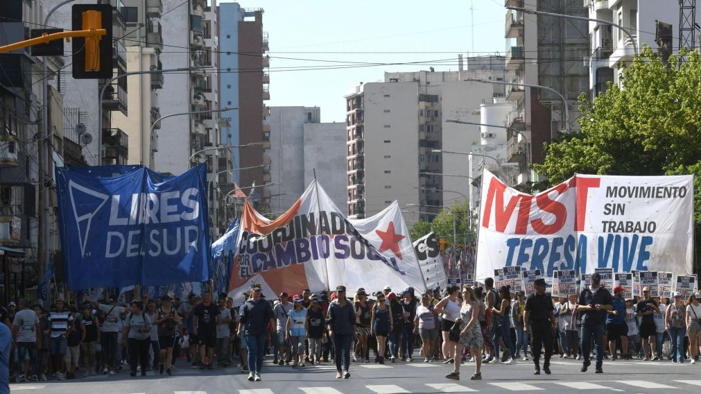 Las organizaciones sociales nucleadas en la Unidad Piquetera realizaron protestas en rechazo por las "casi 160.000 bajas del plan Potenciar Trabajo" (T�lam).