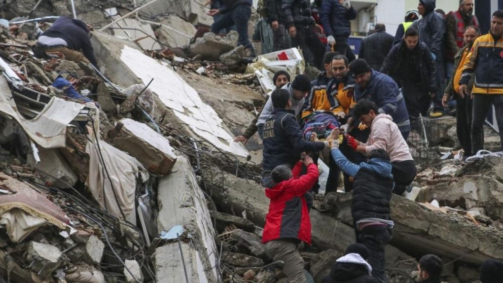 El terremoto dej� miles de muertos en Turqu�a y Siria (Twitter).