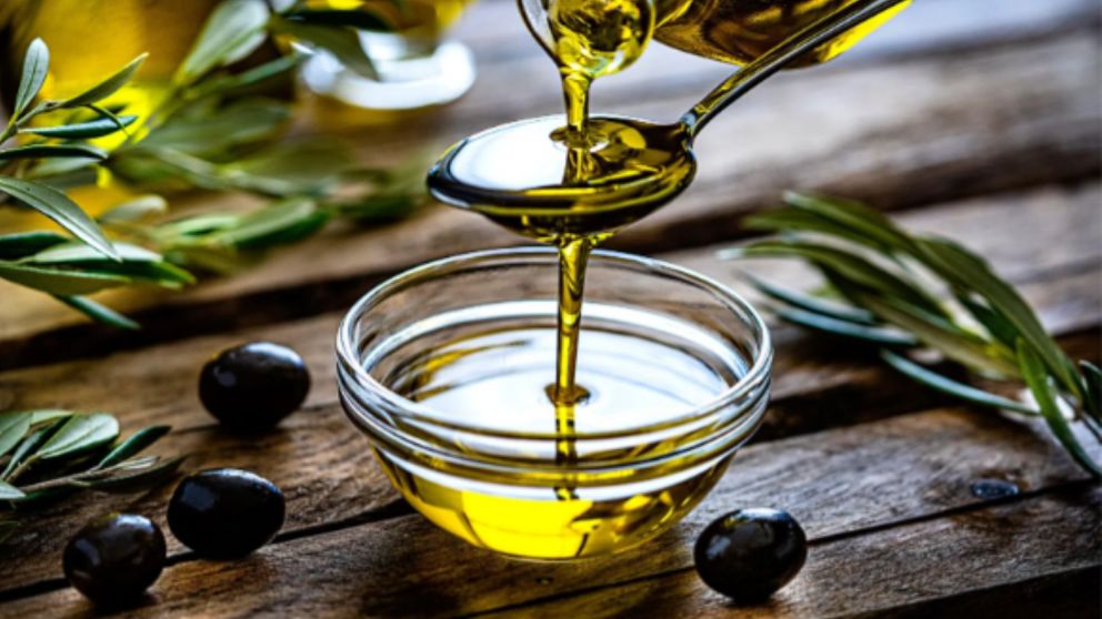 La ANMAT prohibió la venta de una marca de aceite de oliva (Imagen ilustrativa).