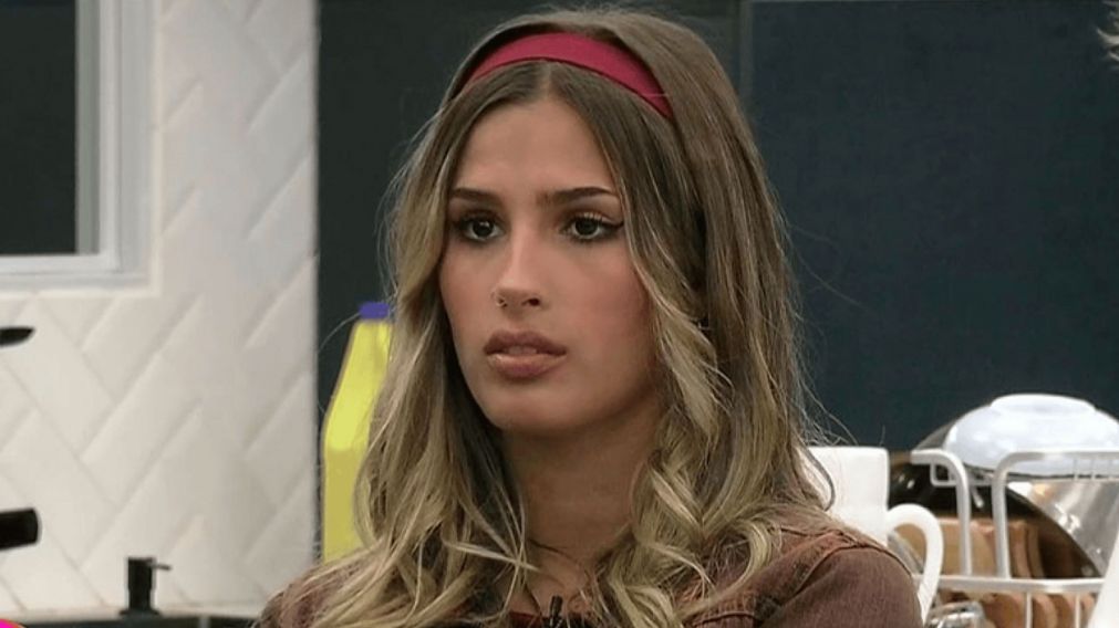 Julieta de Gran Hermano 2022 recibi� un grito desde el exterior y se la agarr� con Marcos.