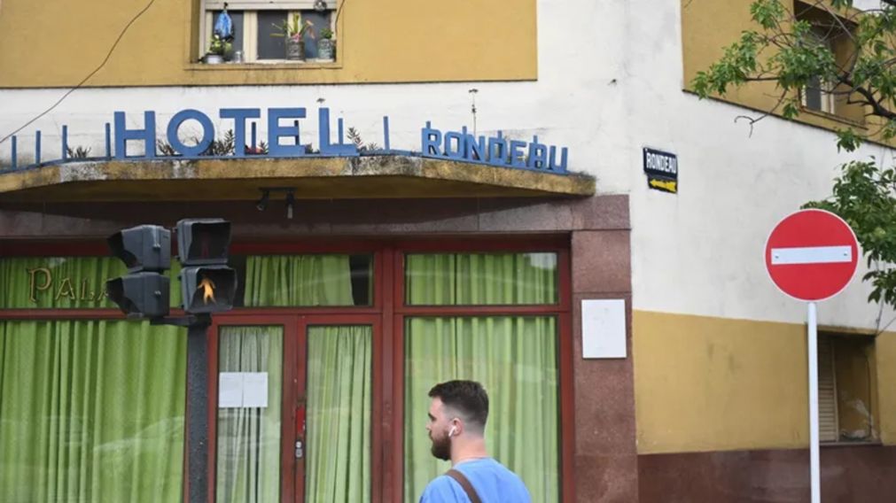 Encontraron muertos a un jubilado y a su hijo en un hotel de Constitución.