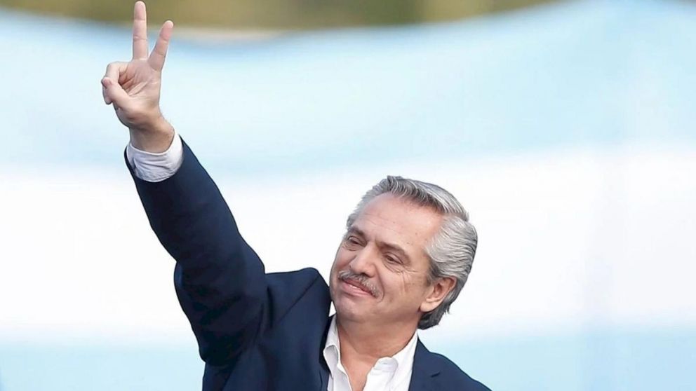 Fernández tiene el doble rol de ser jefe de Estado y a la vez presidente del Partido Justicialista nacional.