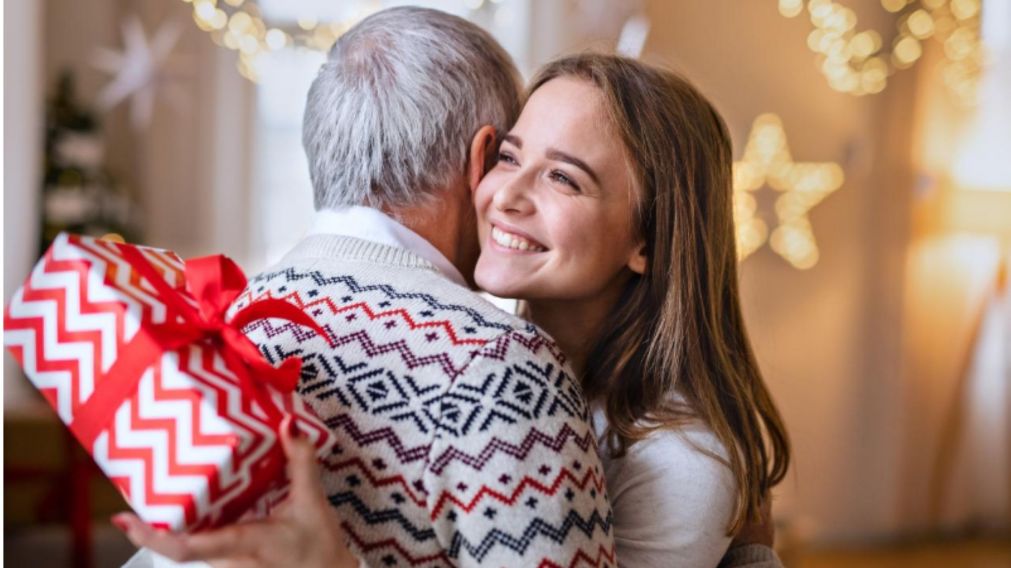 Twitter: el emotivo regalo que le hicieron los padres a una joven y su pareja.