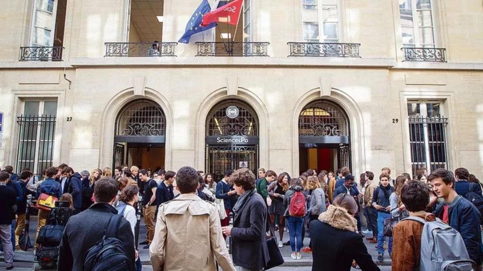 La universidad francesa advirtió que el uso del robot "plantea serios interrogantes a los actores de la educación y de la investigación en todo el mundo".