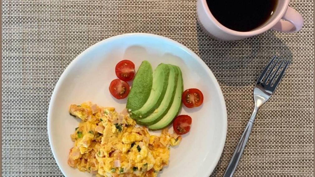 Fue a desayunar en Pinamar, le cobraron 7000 pesos y los usuarios se indignaron con ella en las redes.