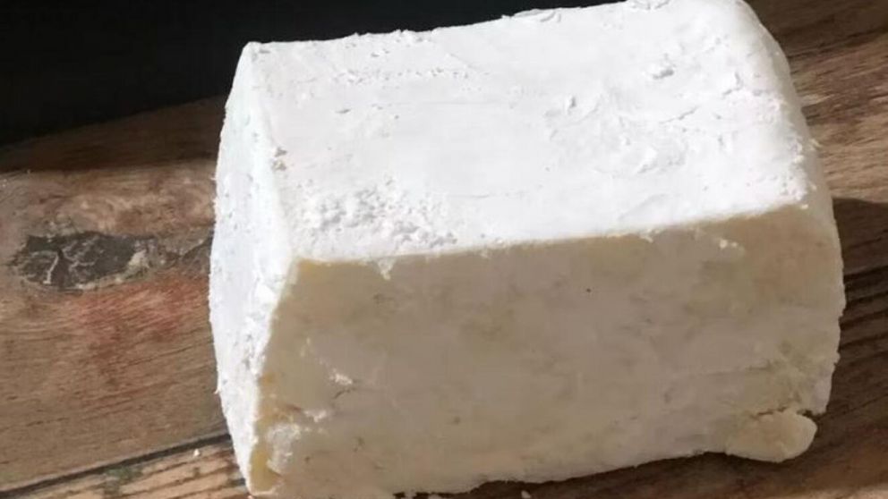 El ANMAT vetó la distribución y comercialización de un queso cremoso (Imagen ilustrativa).