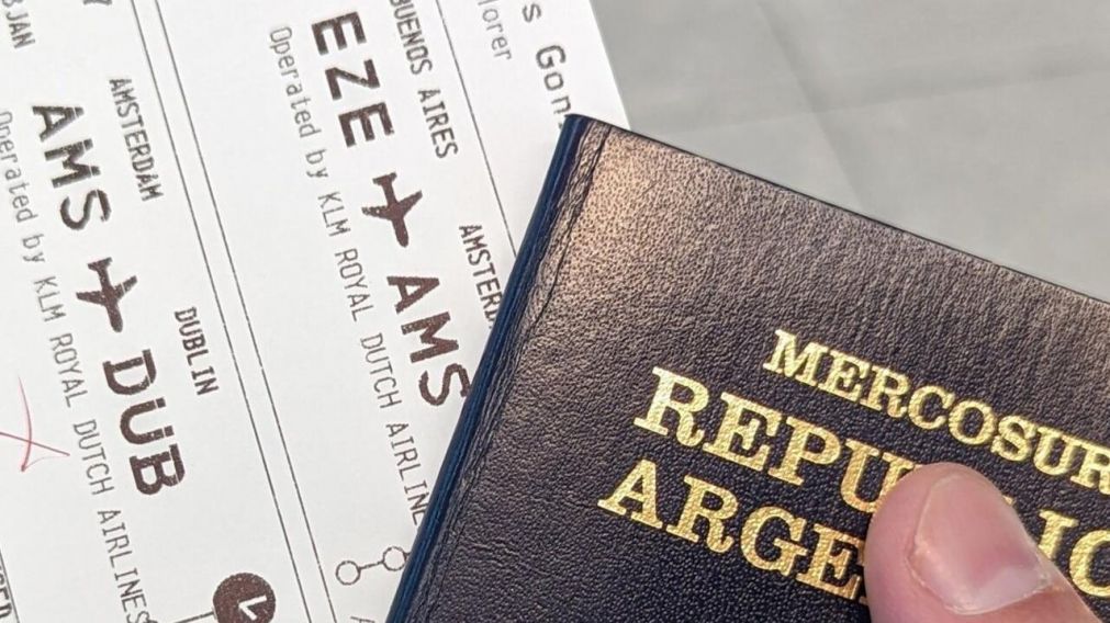 Un joven que se mudó a Irlanda habló mal de Argentina y en Twitter no lo perdonaron.