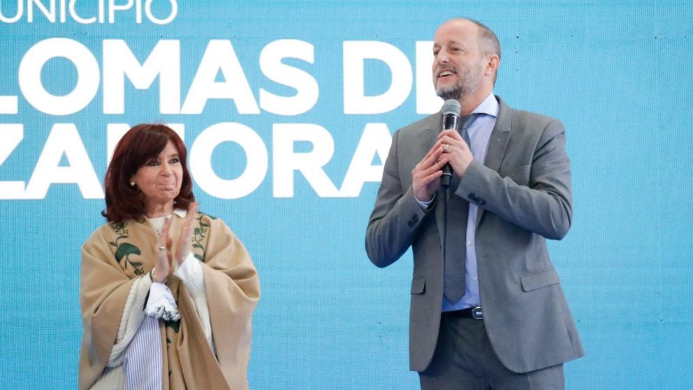 Martín Insaurralde, junto a la vicepresidenta Cristina Fernández de Kirchner (Archivo).