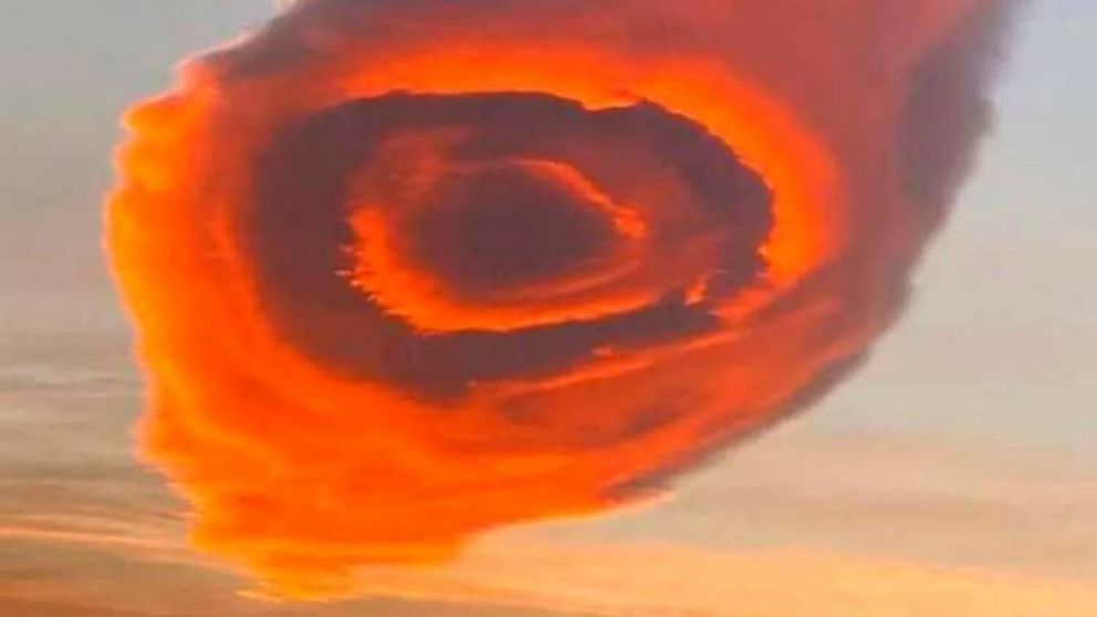 Expertos afirmaron que se trató de una nube lente formada por fuertes fluctuaciones del viento sobre colinas y montañas.