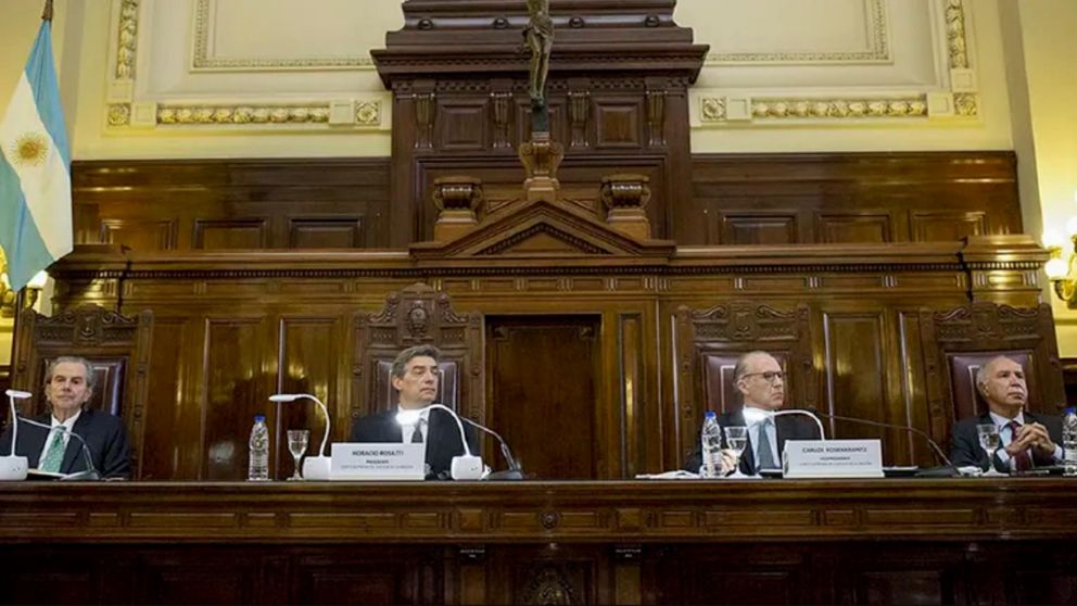 La actual Corte Suprema, con sus cuatro miembros, es objeto de múltiples cuestionamientos.