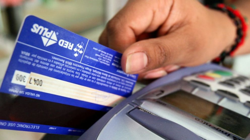 De acuerdo a los últimos datos del Banco Central, las financiaciones con tarjeta de crédito retrocedieron en diciembre por sexto mes consecutivo.