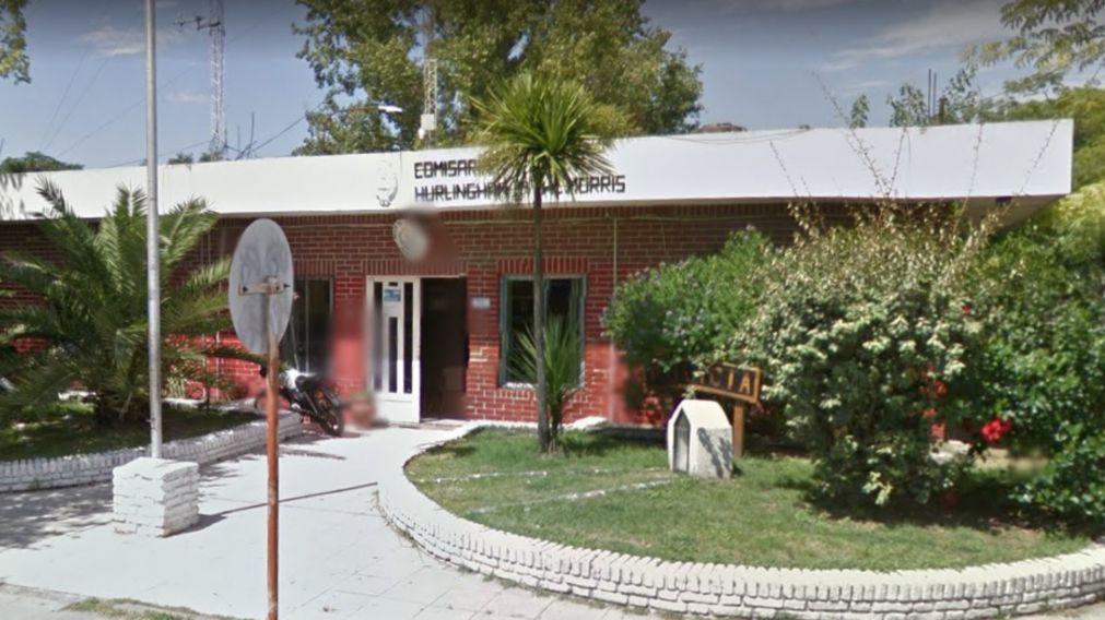 Los efectivos policiales de la comisaría de William Morris investigan el suceso.