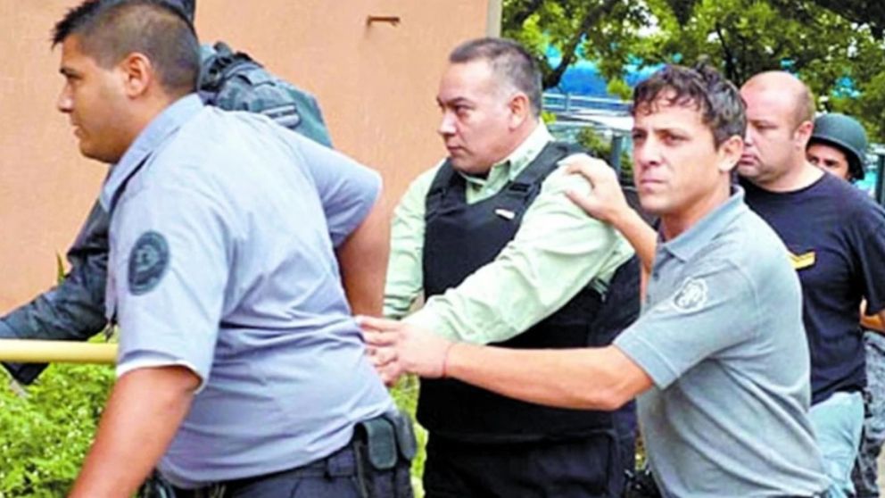 El homicida, entrando a los tribunales de Pergamino (Gentileza El Tiempo web).