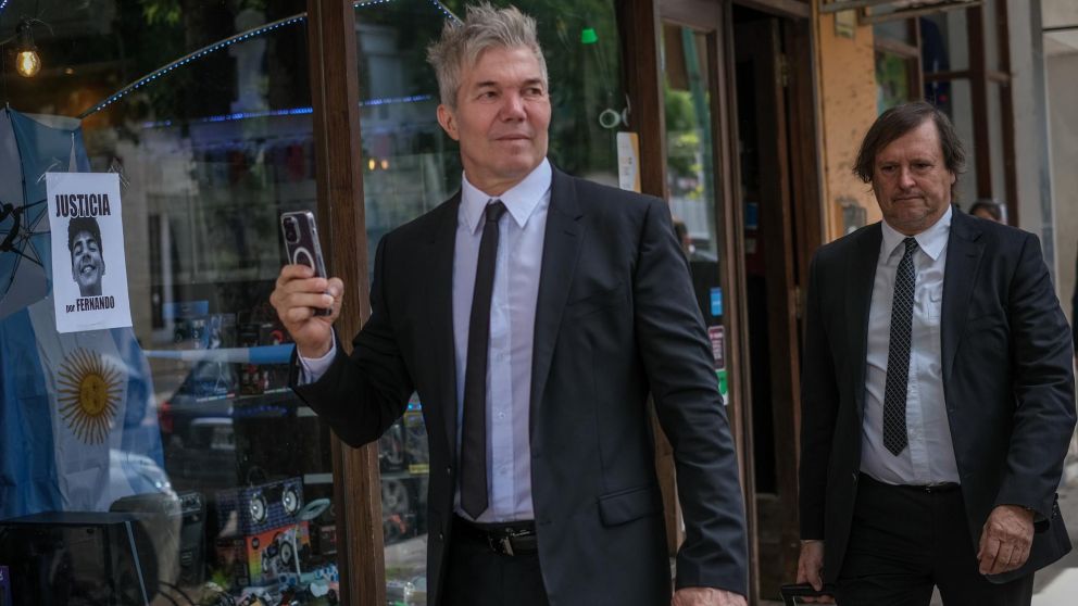 Fernando Burlando, el abogado de los padres de la v�ctima, habl� con la prensa (T�lam).     