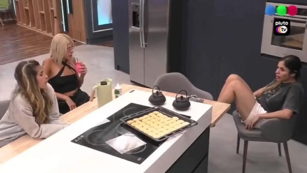 Romina quedó en la cuerda floja tras una conversación con Julieta y Camila.