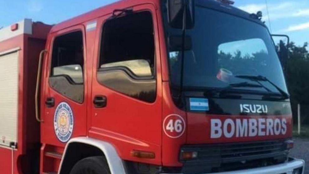 Bomberos arribaron al lugar donde ocurrió el derrumbe del techo (Imagen ilustrativa).