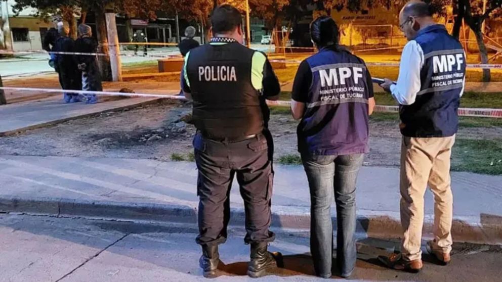 Los peritos y efectivos de la Polic�a de Tucum�n en el lugar del crimen. Gentileza: Prensa del Ministerio P�blico Fiscal
