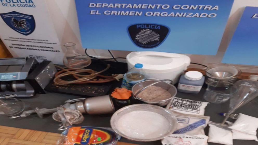 Adem�s de las sustancias, se encontraron diversos elementos para la producci�n de estupefacientes.