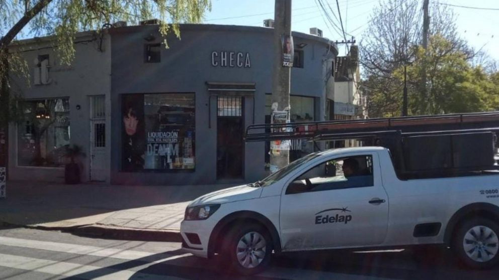 La justicia imputó a los titulares de locales de reconocidas marcas de City Bell por hurto de energía.