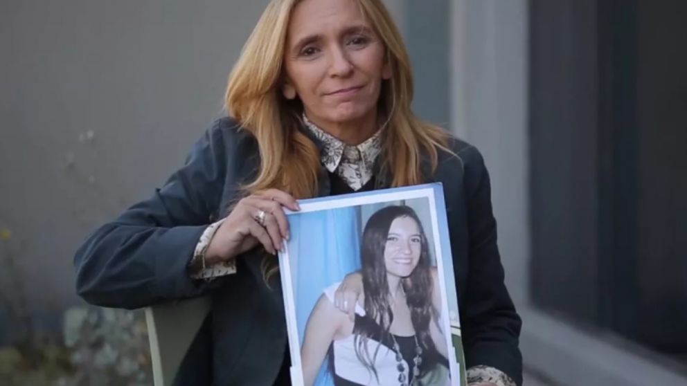 "El juicio por el asesinato de un hijo es volver a vivir pero con más horror los momentos más crudos de esos instantes que nos cambiaron la vida", dice la carta de la mamá de Ángeles Rwason.