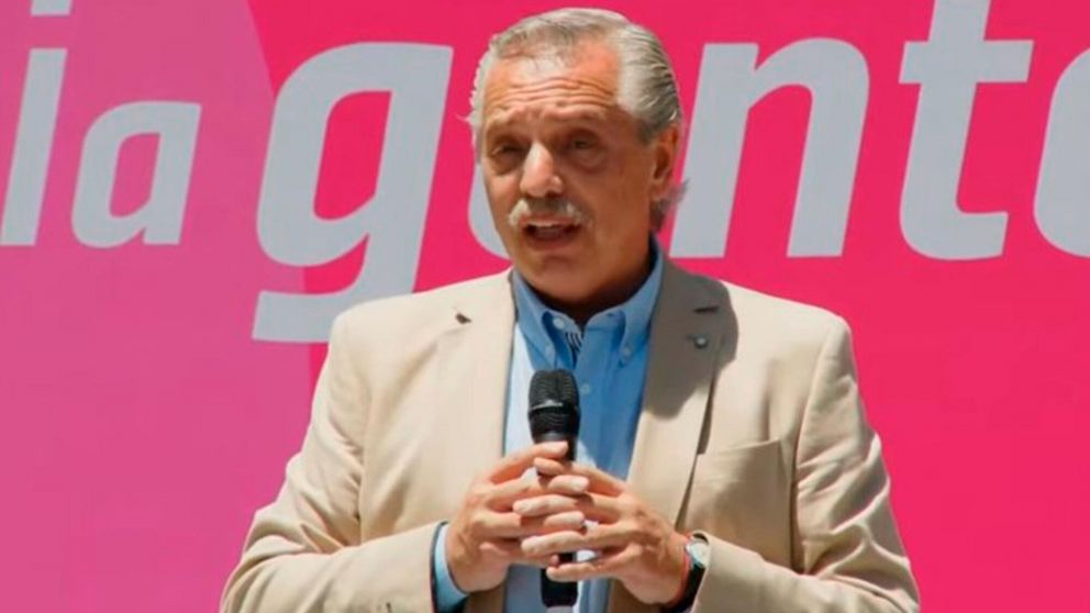 El jefe de Estado no dej� pasar la oportunidad de vincular una pol�tica de atenci�n a la ni�ez con el conflicto que tiene con parte del Poder Judicial.