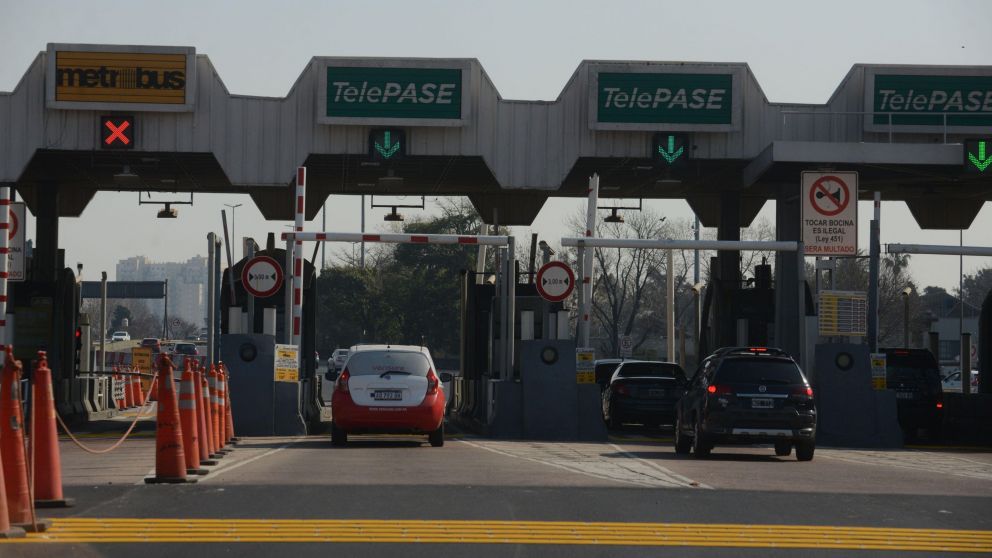 Los automovilistas que circulen desde y hacia La Plata y la Costa Atlántica no deben pagar peajes (Hernán Nersesian / Crónica).
